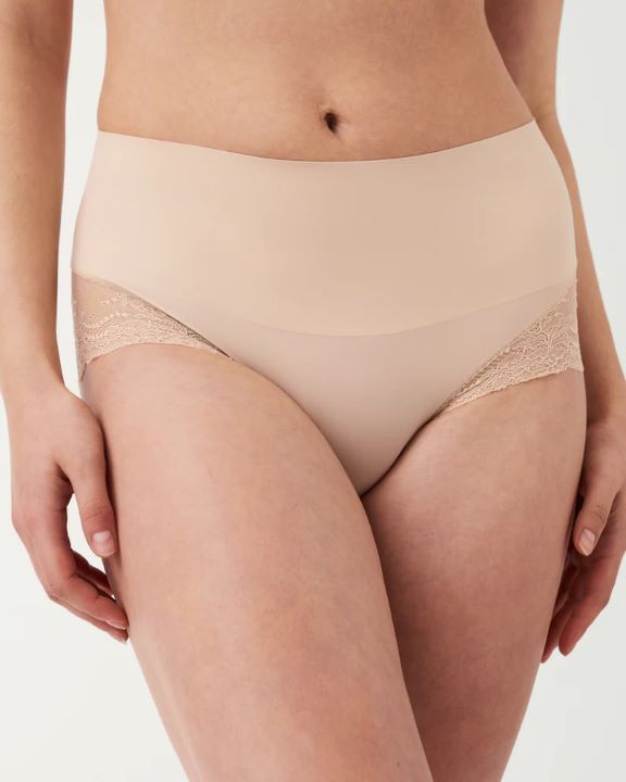 Undie-tectable Kanten Correctie Slip
