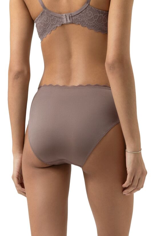 Amorous Hoge slip