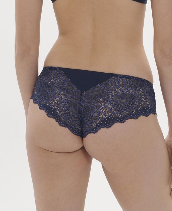 Caresse Shorty