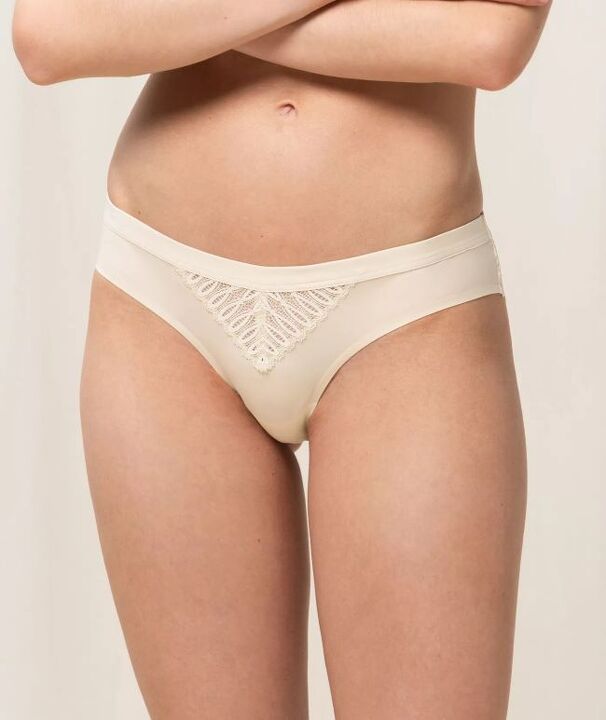 Aura Spotlight Hotpants